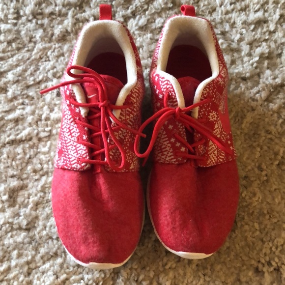 🎉2xHP🎉{Nike} Roshe One Winter red sneakers - Picture 3 of 5